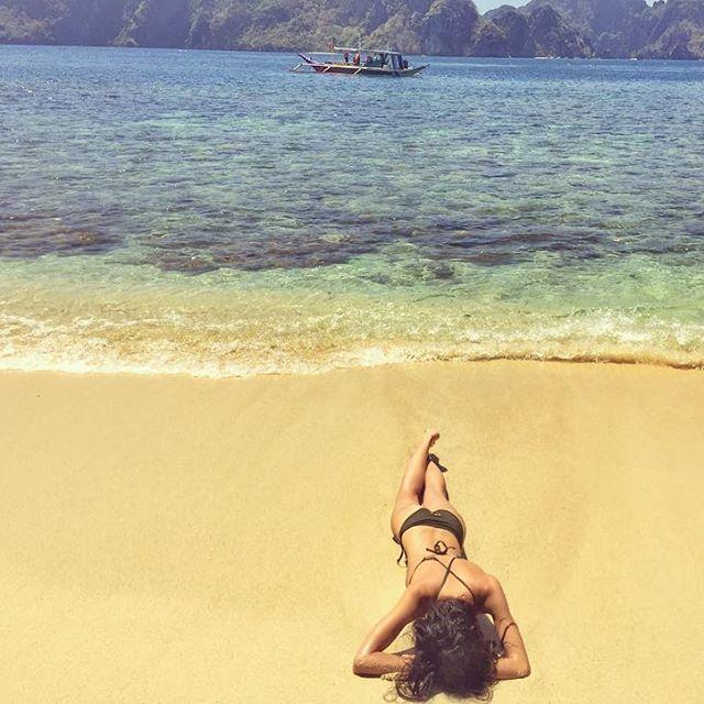 Star Kid Alanna Panday Hot Bikini Photos are too Hot to Handle!