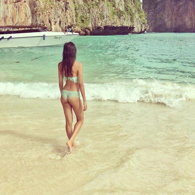 Star Kid Alanna Panday Hot Bikini Photos are too Hot to Handle!