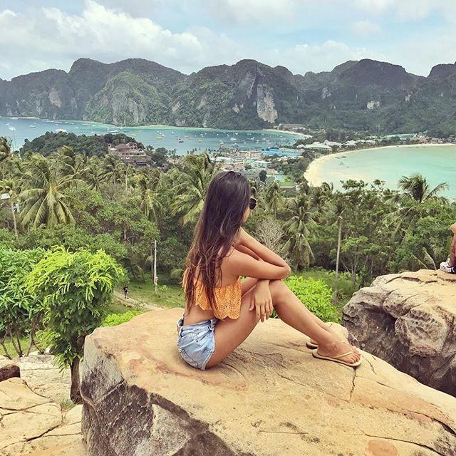 Star Kid Alanna Panday Hot Bikini Photos are too Hot to Handle!