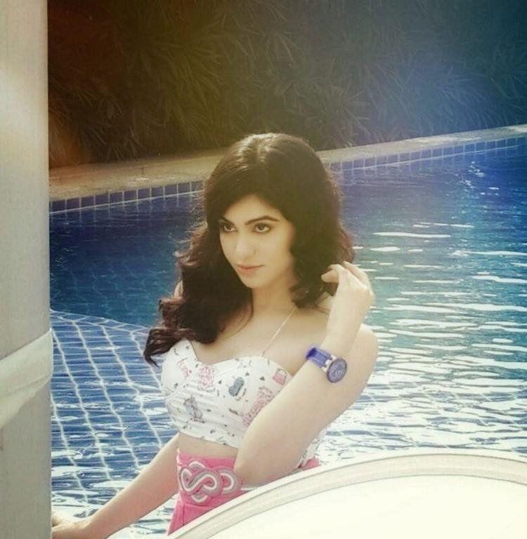 Stunning Adah Sharma Hot Photo Shows Cleavage & Thighs