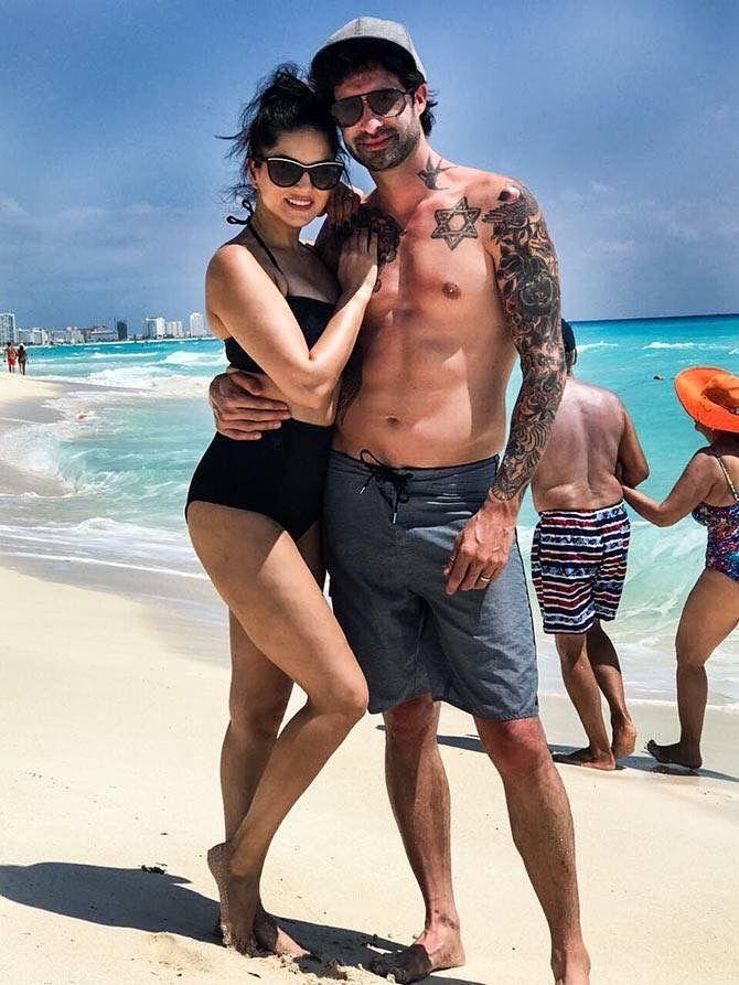 Sunny Leone romancing with Hubby in beach Photos