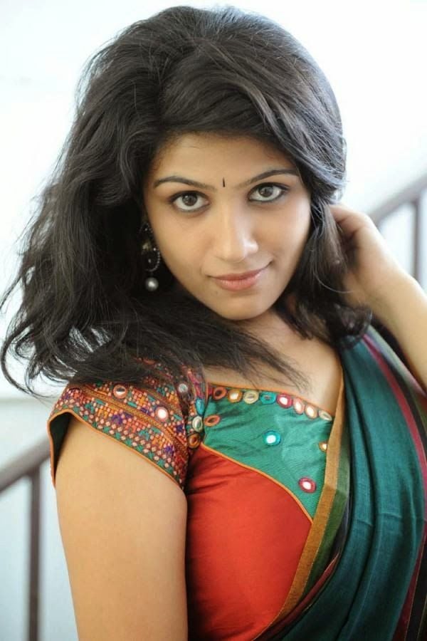 Supriya Hot Saree Pics