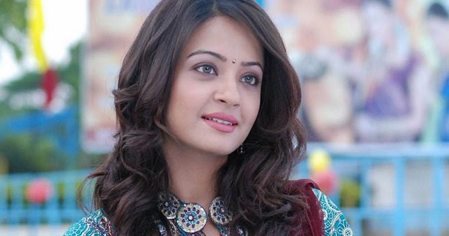 Surveen Chawla Hot Sexy Photos