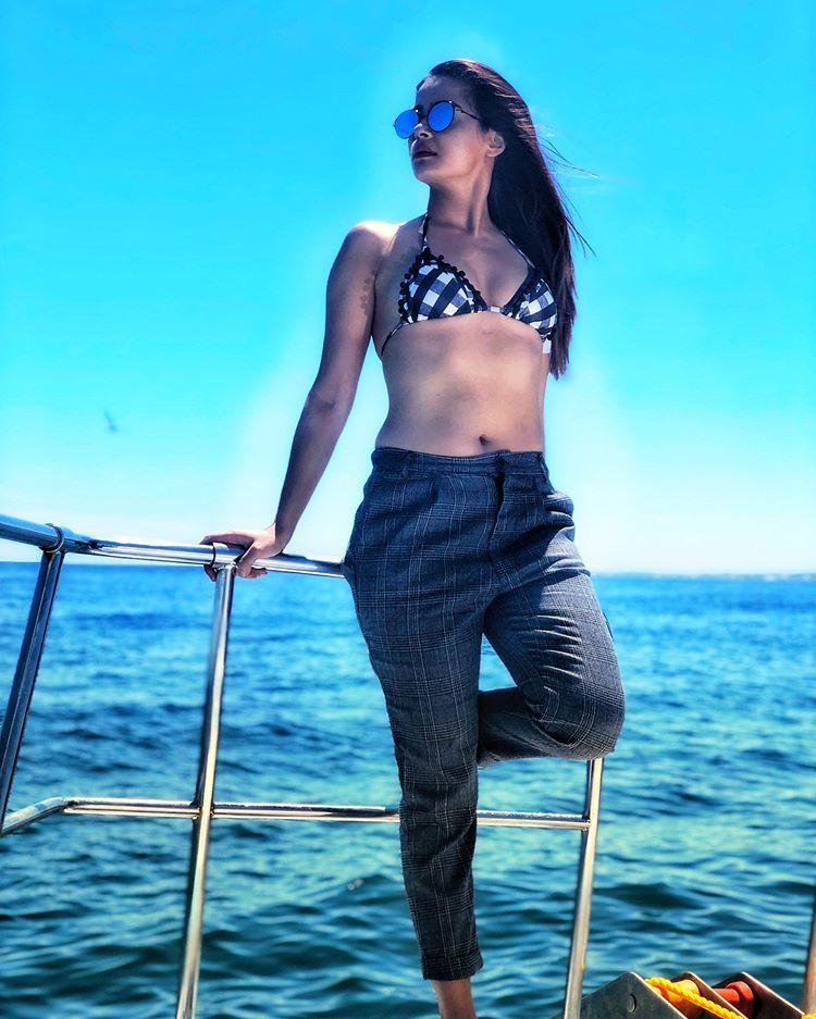 Surveen Chawla bikini pictures goes viral on Social Media