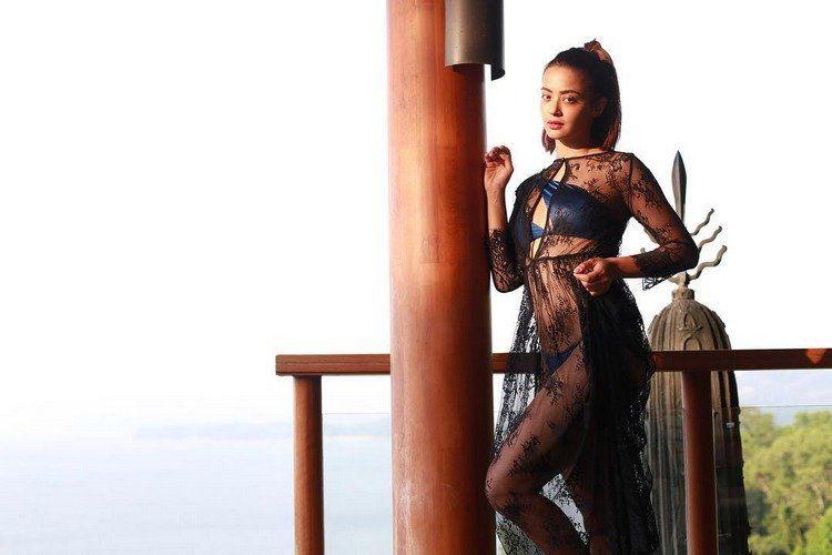 Surveen Chawla bikini pictures goes viral on Social Media