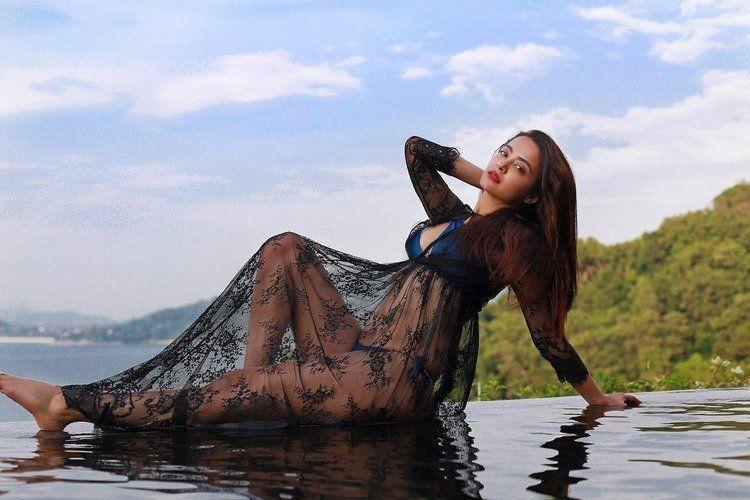 Surveen Chawla bikini pictures goes viral on Social Media