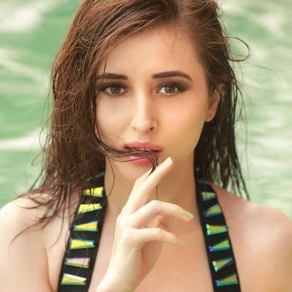 Suzanna Mukherjee Hot & Sexy Cleavage Photoshoot Stills
