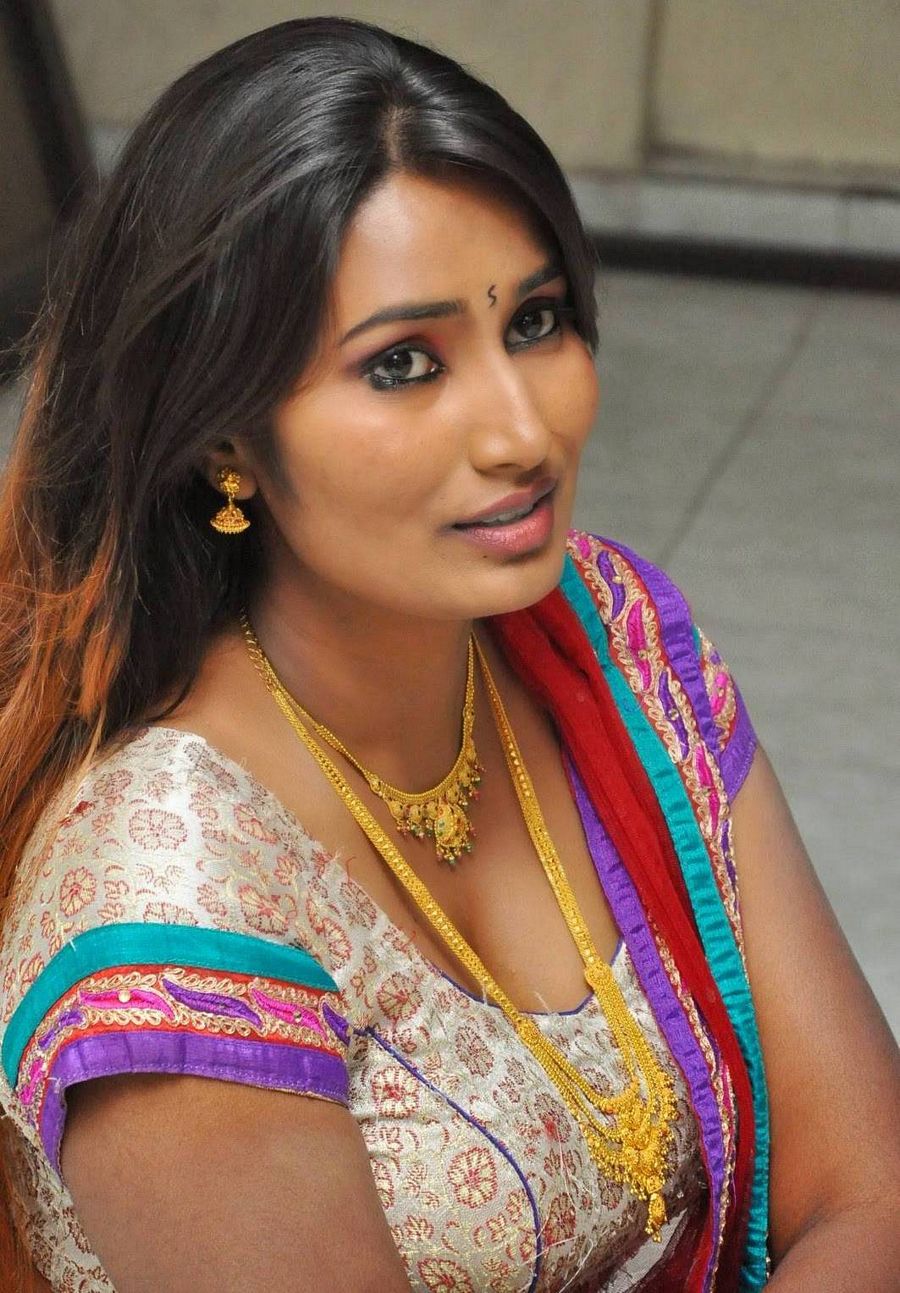 Swathi Naidu Sexy Photos