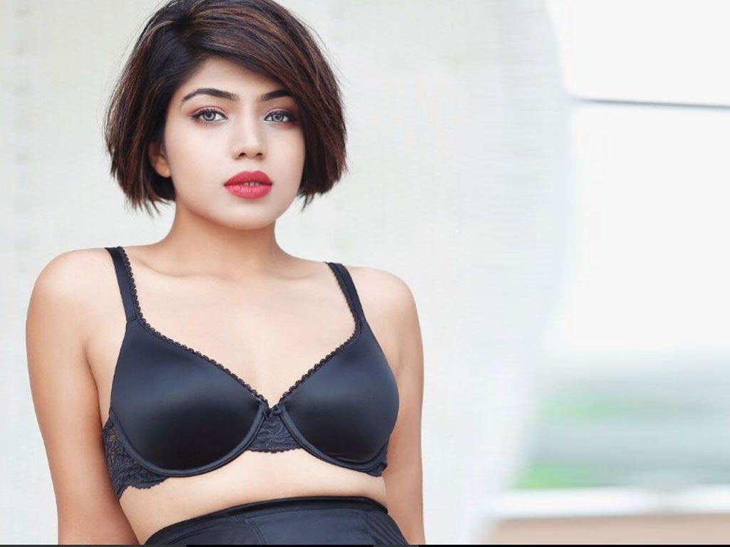 TOO Hot Photoshoot HD Stills of Young Model Navya Ramesh