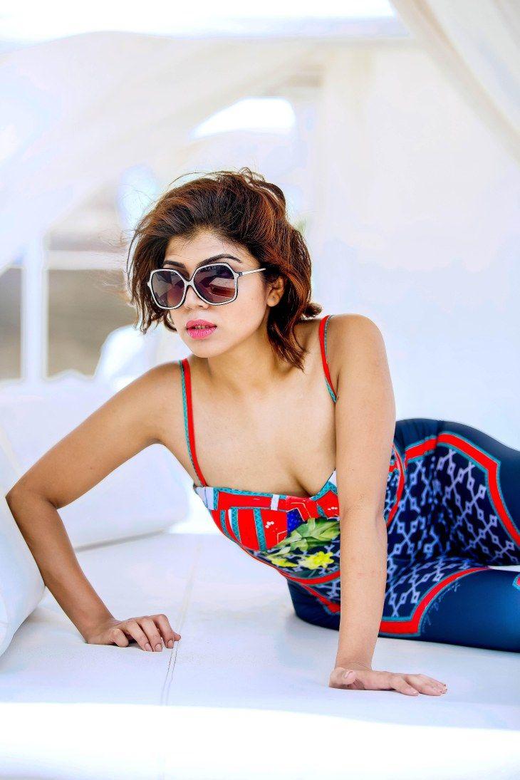 TOO Hot Photoshoot HD Stills of Young Model Navya Ramesh