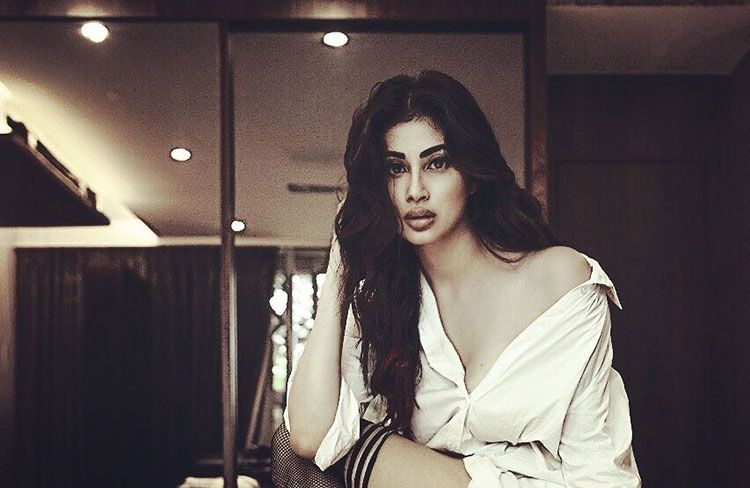 TV Actress Mouni Roy Hot and Sexy Photos