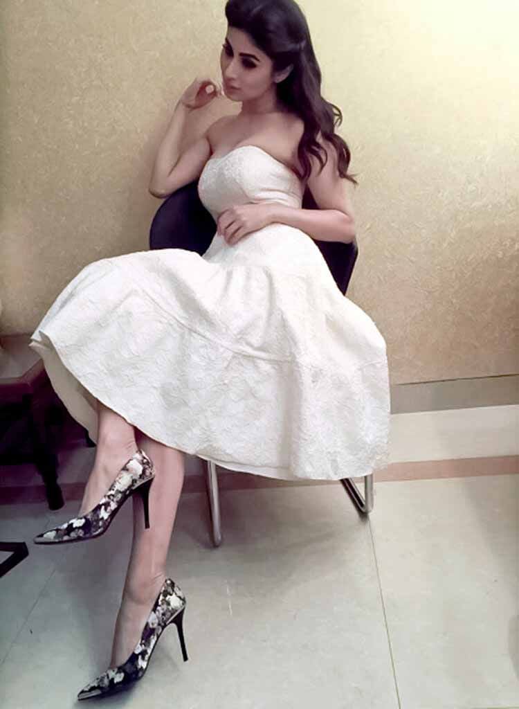 TV Actress Mouni Roy Hot and Sexy Photos