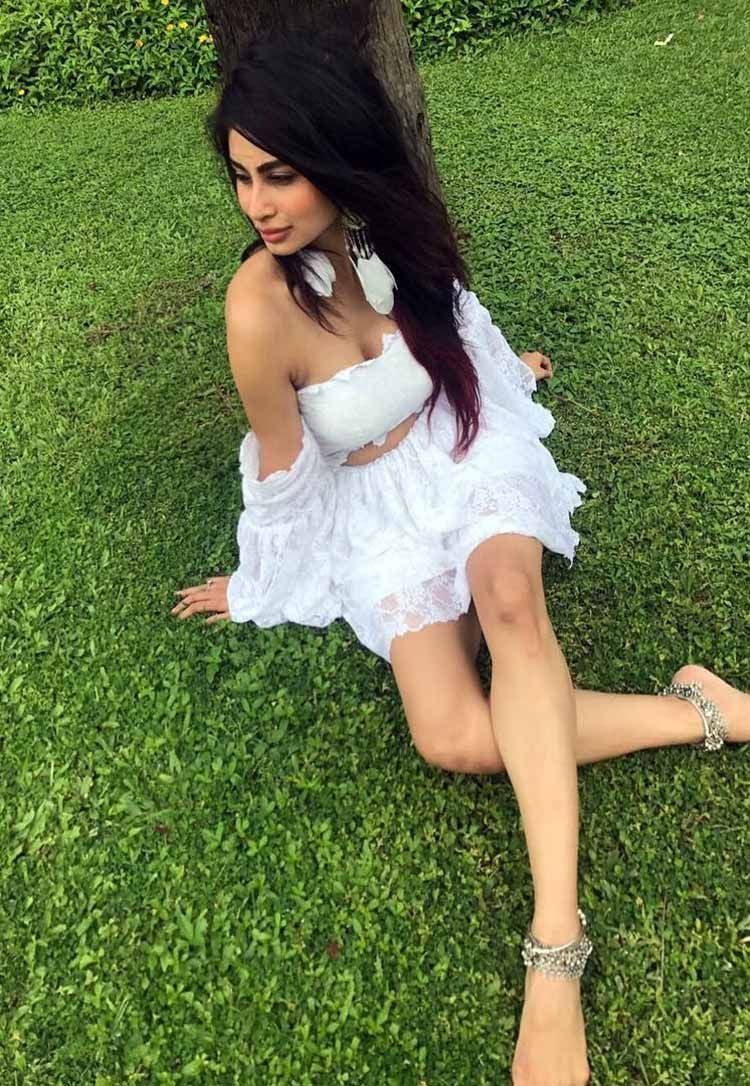 TV Actress Mouni Roy Hot and Sexy Photos