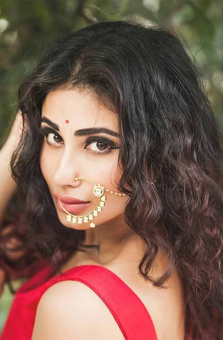 TV Actress Mouni Roy Hot and Sexy Photos