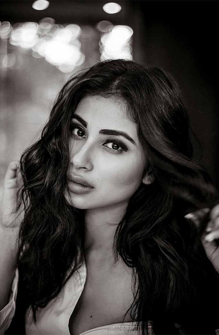 TV Actress Mouni Roy Hot and Sexy Photos