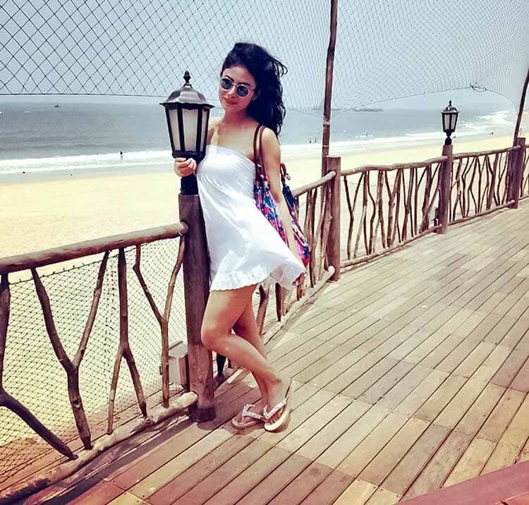 TV Actress Mouni Roy Hot and Sexy Photos