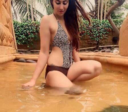 TV Actress Rishina Kandhari bikini photos