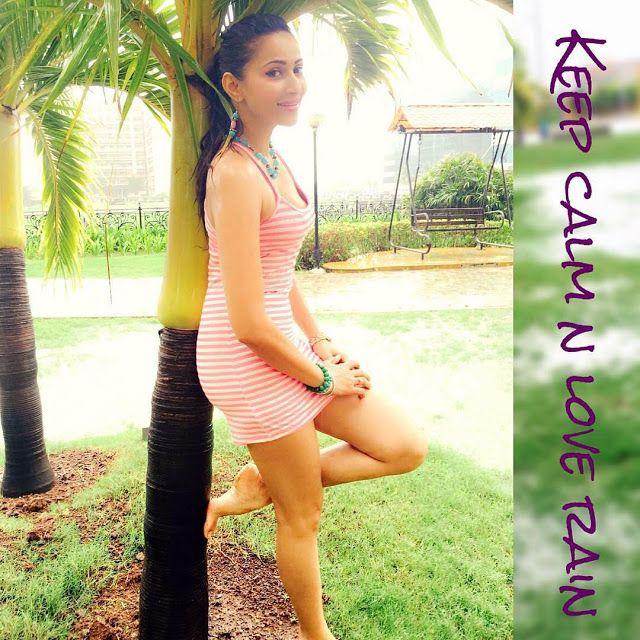 TV Actress Rishina Kandhari bikini photos