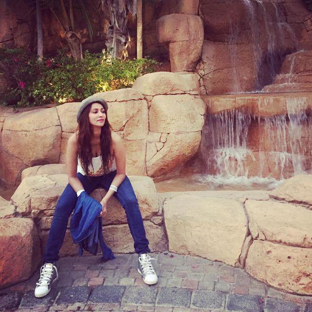 TV Actress Rishina Kandhari bikini photos