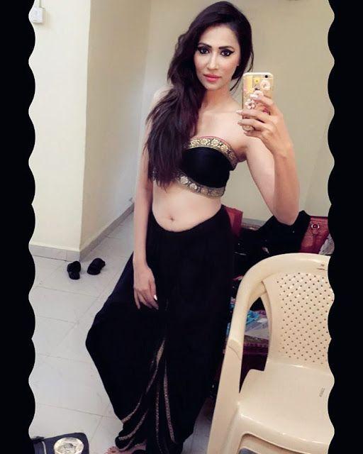 TV Actress Rishina Kandhari bikini photos