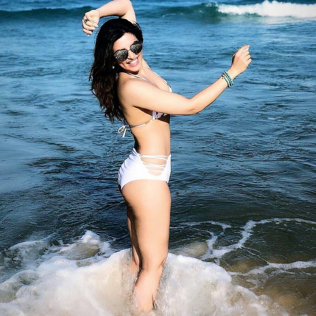 TV hottie Shama Sikander sizzles in bikini Photos