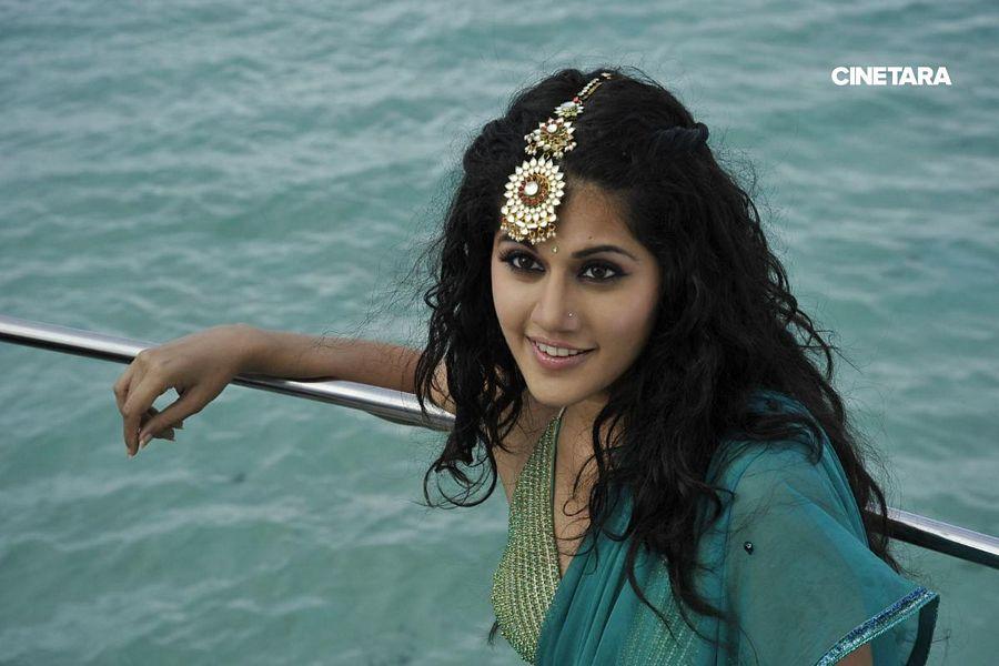 Taapsee Pannu Hot Sexy Pics