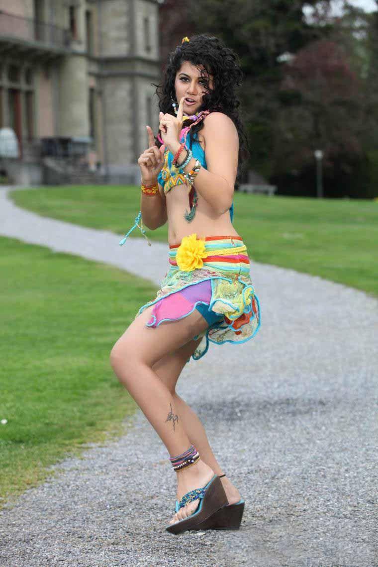 Taapsee Pannu Hot Sexy Pics