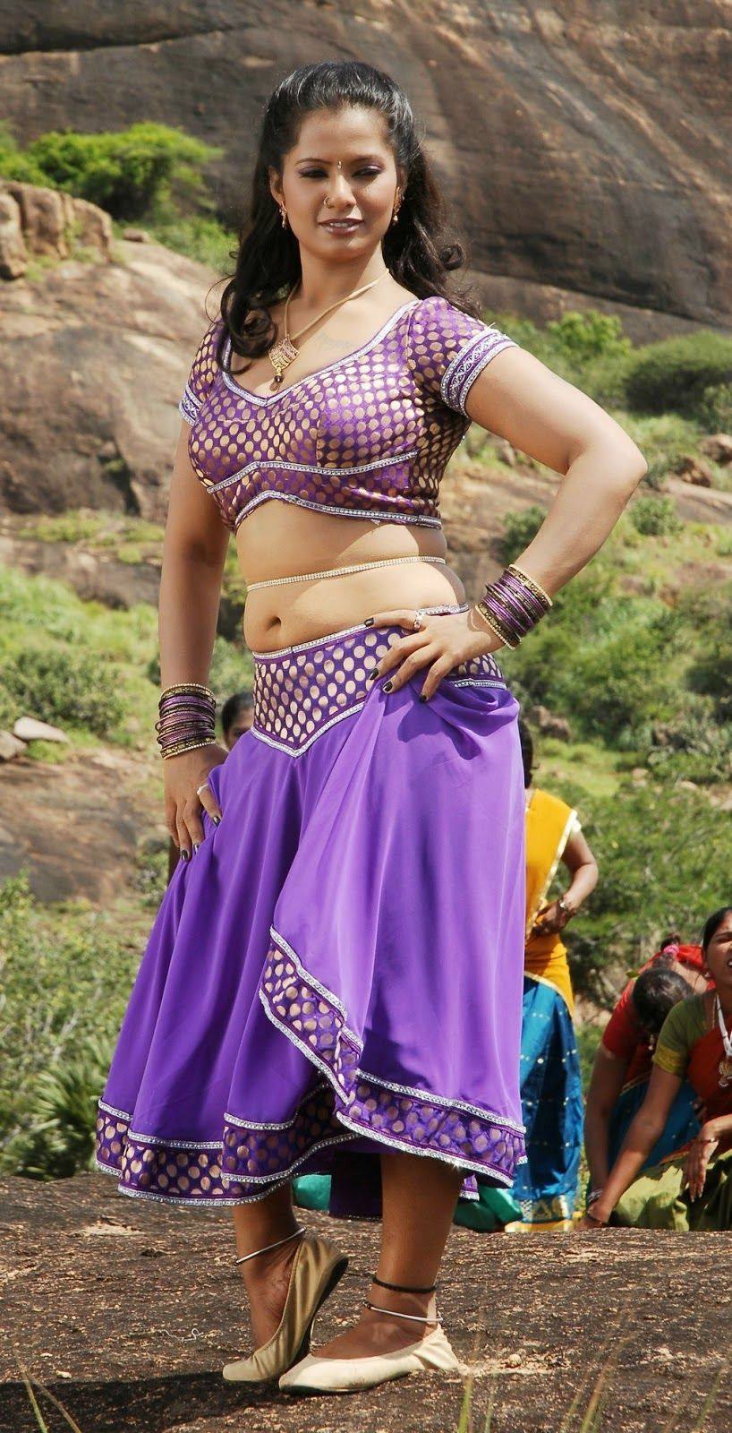 Tamil Actress Gayathri Navel Photos