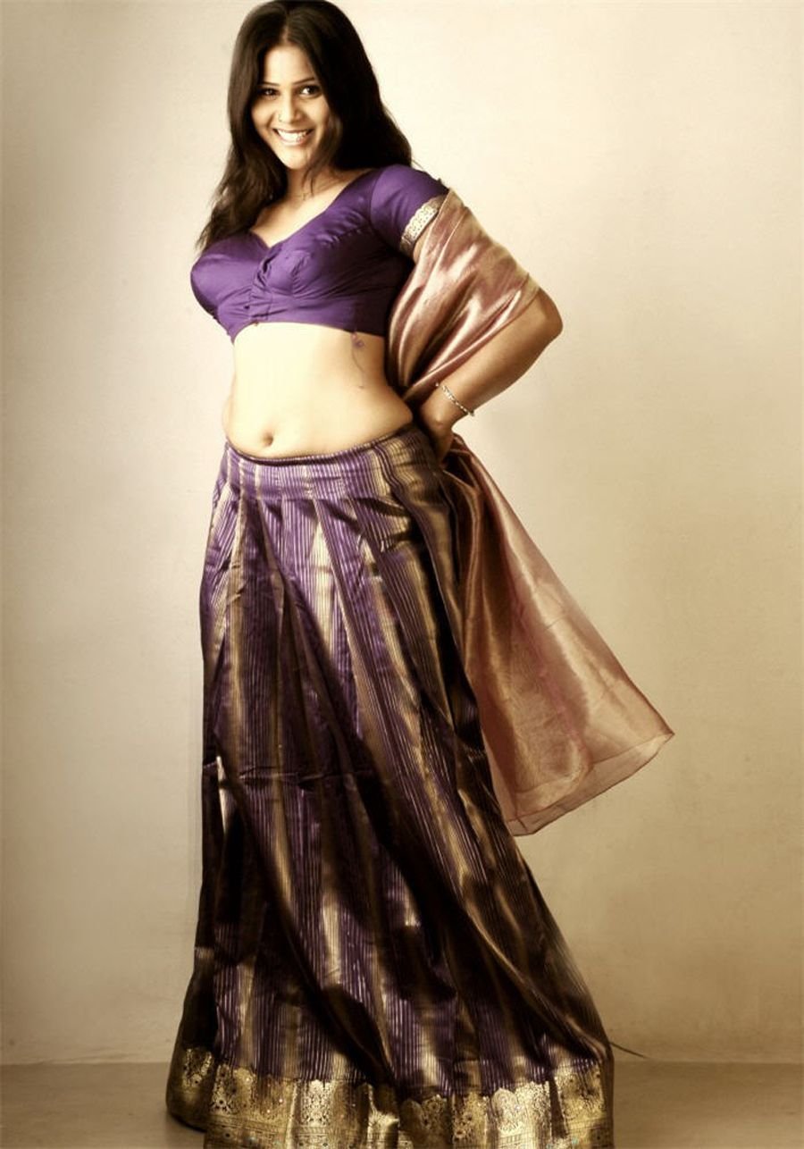 Tamil Actress Madhu Hot Saree Hot Stills.