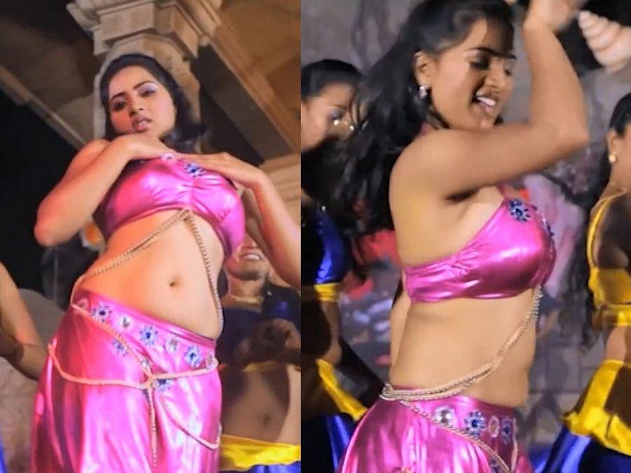 Tamil Actress Srushti Dange hot & wide Deep Cleavage Navel Show Stills