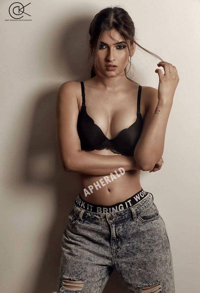 Television Actress will make your eyes Pop-Out with her BIKINI SHOW