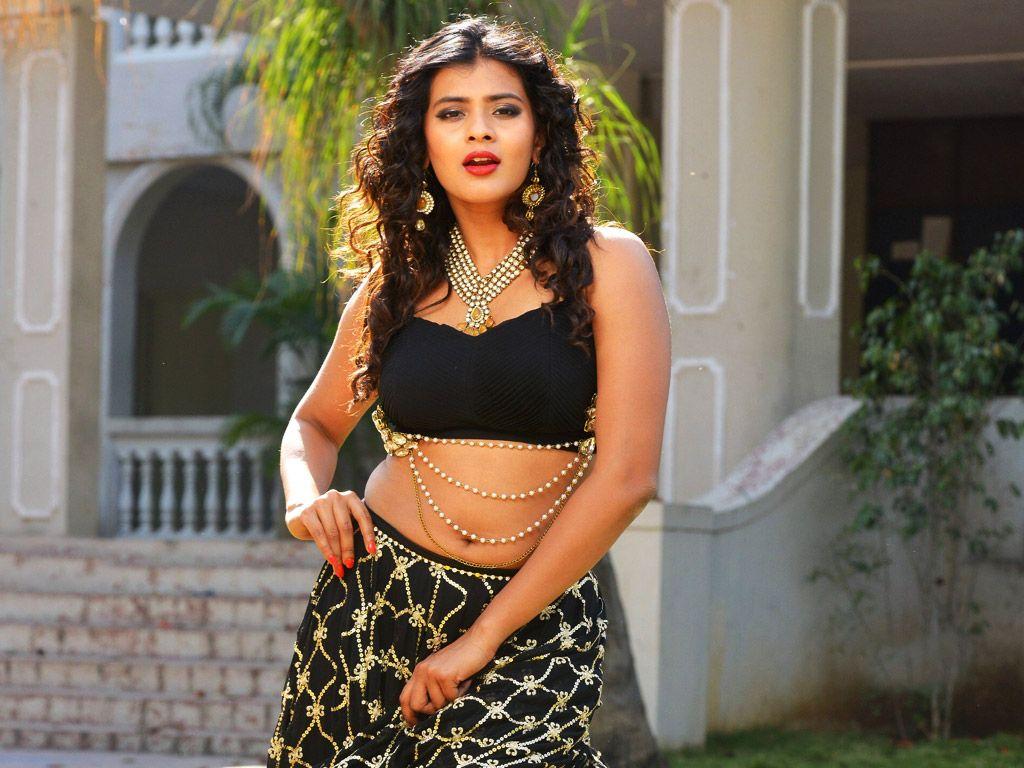 Telugu Actress Hebah Patel Hot Navel Show Photo Collections