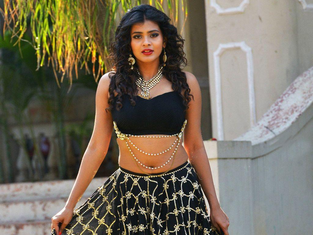 Telugu Actress Hebah Patel Hot Navel Show Photo Collections