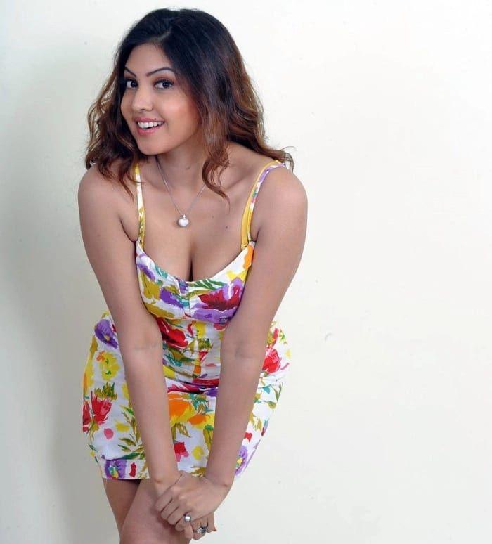 Telugu Actress Komal Jha Hot & Sexy Images Bikini Pictures that Will Steal Your Heart