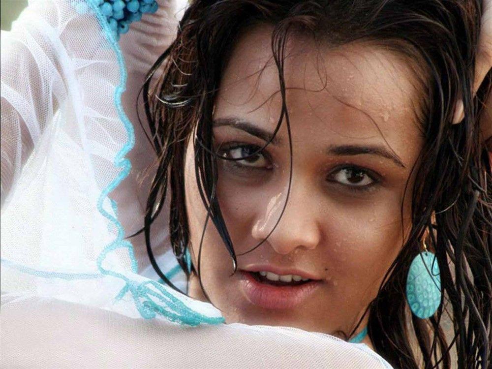 Telugu Actress Nisha Kothari Hot & Spicy Cleavage Show Photos