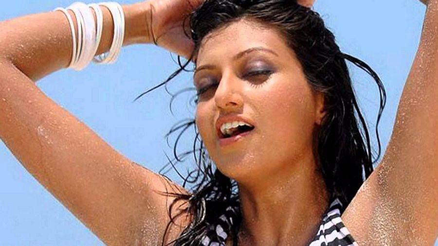 Telugu Item Girl Hamsa Nandini Enjoying in Beach Holiday Photos
