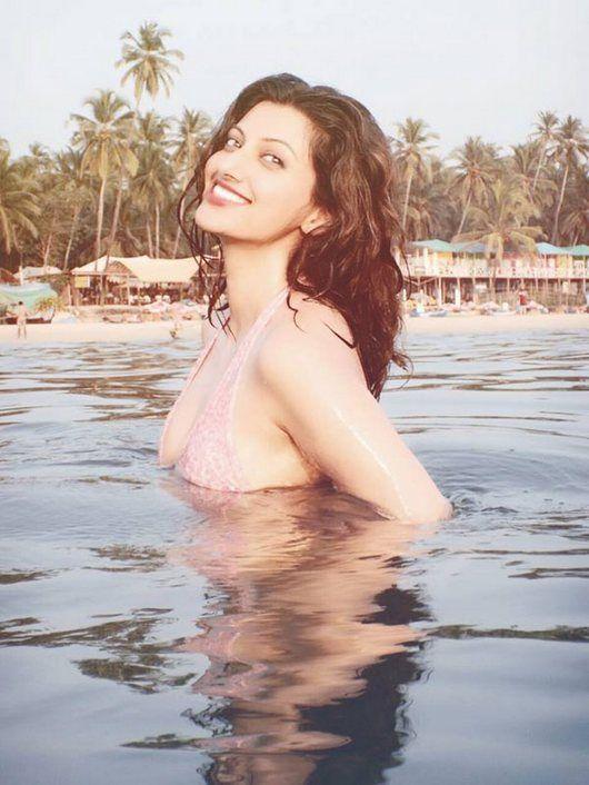 Telugu Item Girl Hamsa Nandini Enjoying in Beach Holiday Photos