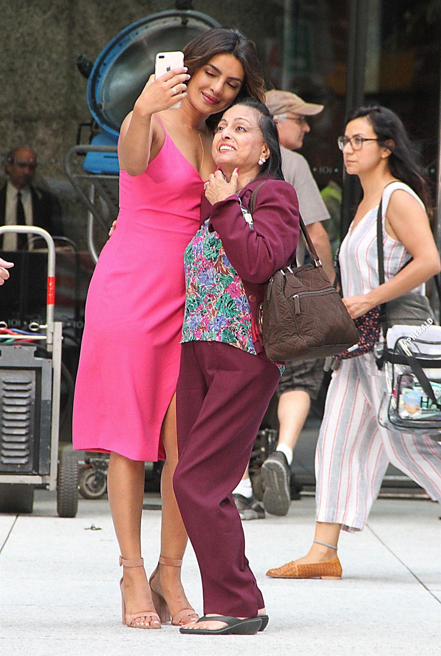 Tempting Photos of Priyanka Chopra Caught Red Handed