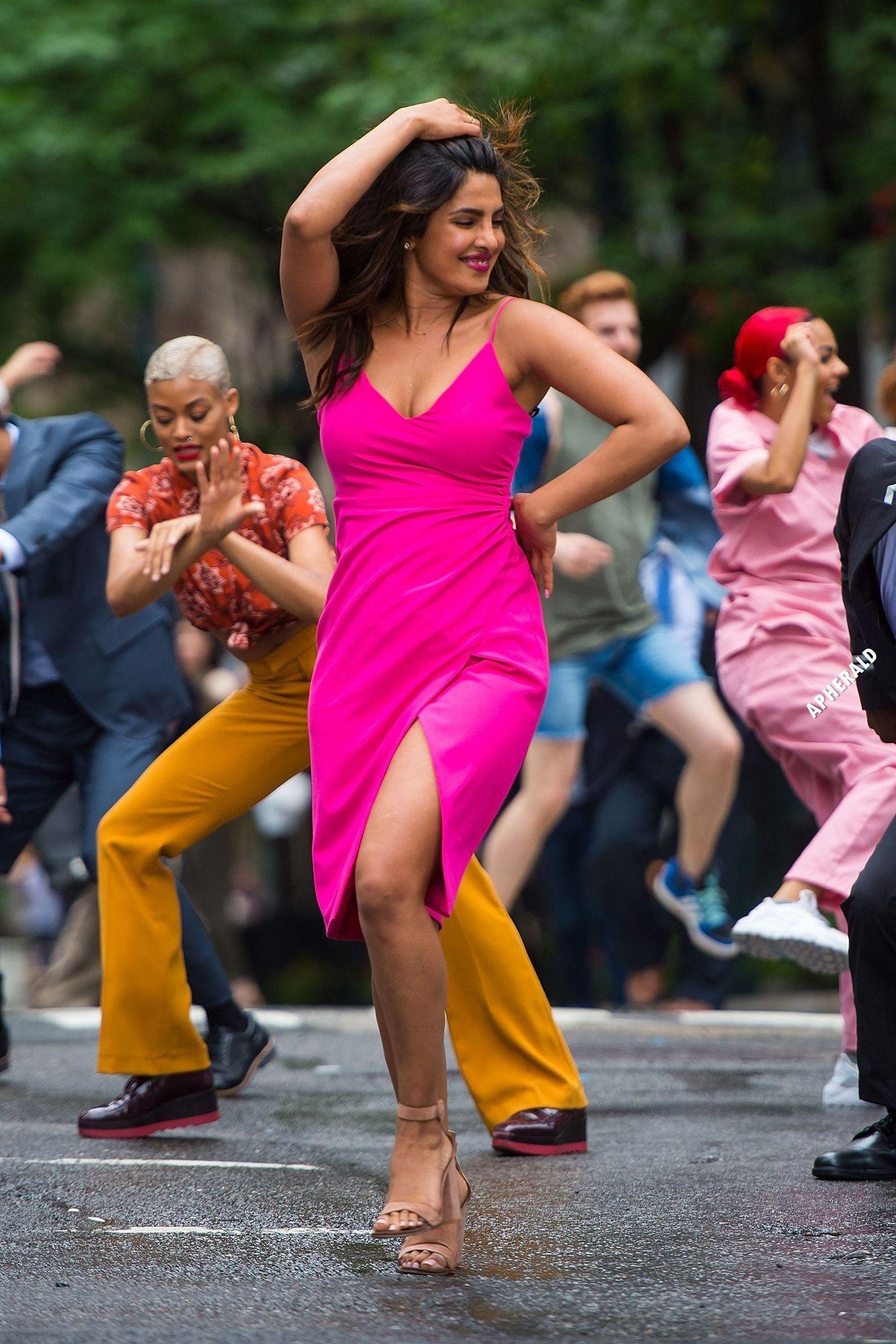 Tempting Photos of Priyanka Chopra Caught Red Handed