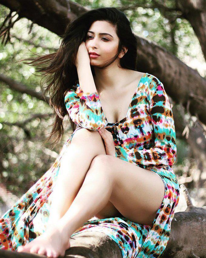 These 12 DROP-DEAD SPICY Pics of Model ESHANYA will TURN ON your MOOD