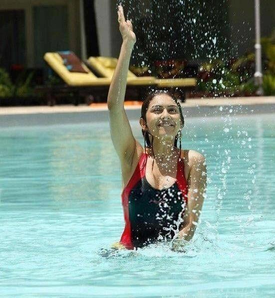Tollywood Actress In Swimming Bath Collection Photos
