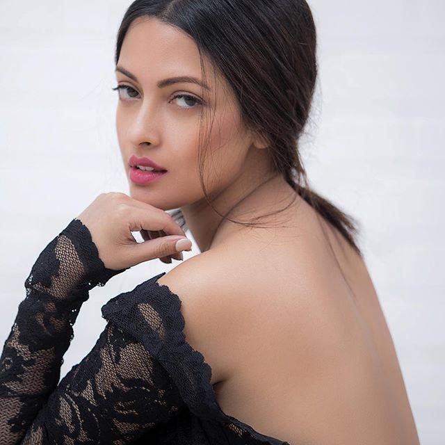 Too hot to handle: Riya Sen's Hot Bikini picture goes viral on the internet