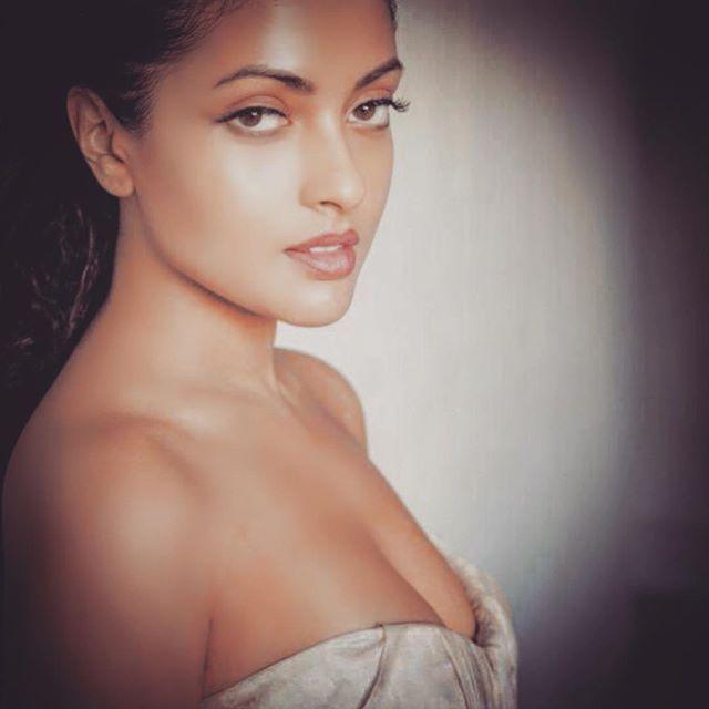 Too hot to handle: Riya Sen's Hot Bikini picture goes viral on the internet