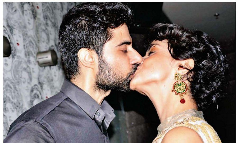 Top 70 Hottest Lip Kiss Images Stock Photos & Pictures