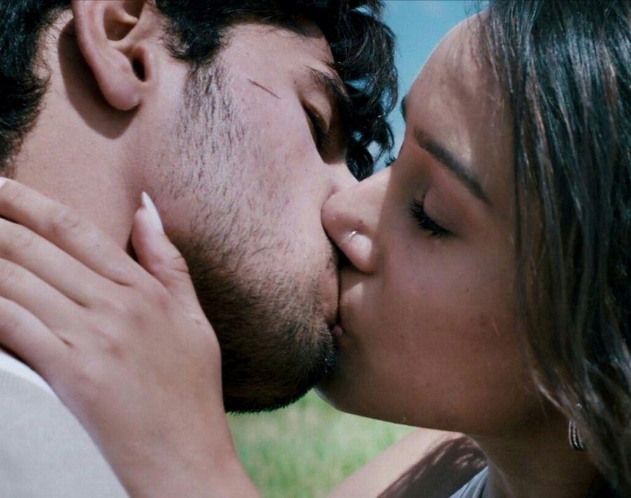 Top 70 Hottest Lip Kiss Images Stock Photos & Pictures