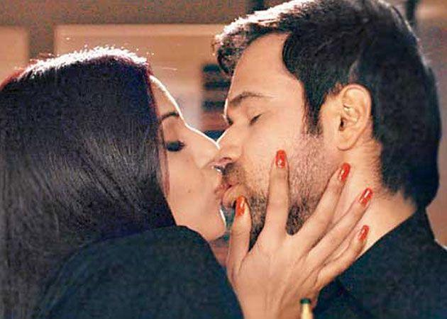 Top 70 Hottest Lip Kiss Images Stock Photos & Pictures