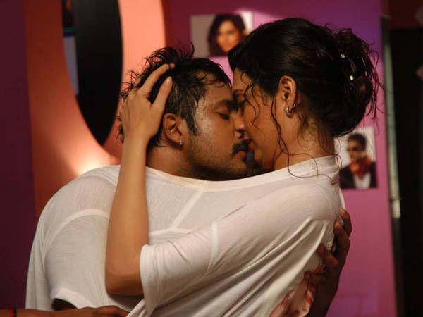 Top 70 Hottest Lip Kiss Images Stock Photos & Pictures