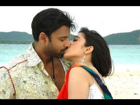 Top 70 Hottest Lip Kiss Images Stock Photos & Pictures