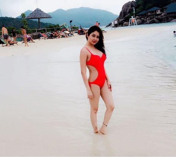 Top Beautiful Hot Beach Photos of TV Beauties