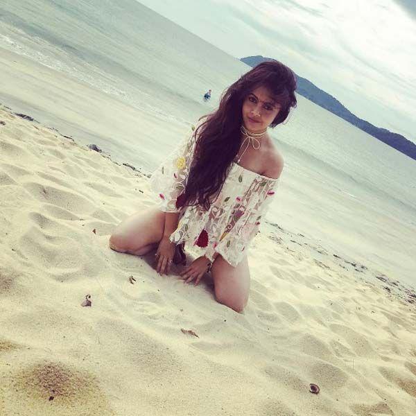 Top Beautiful Hot Beach Photos of TV Beauties